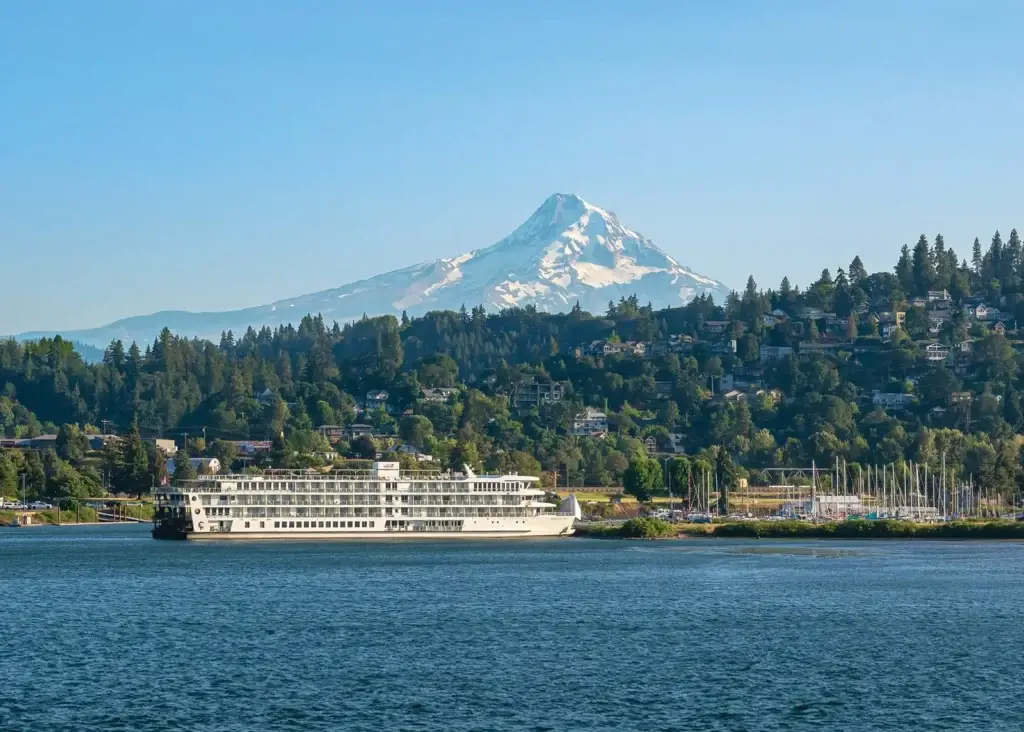 Photo-of-American-Cruise-Lines-American-Jazz-ship-sailing-on-river-near-Mount-Hood
