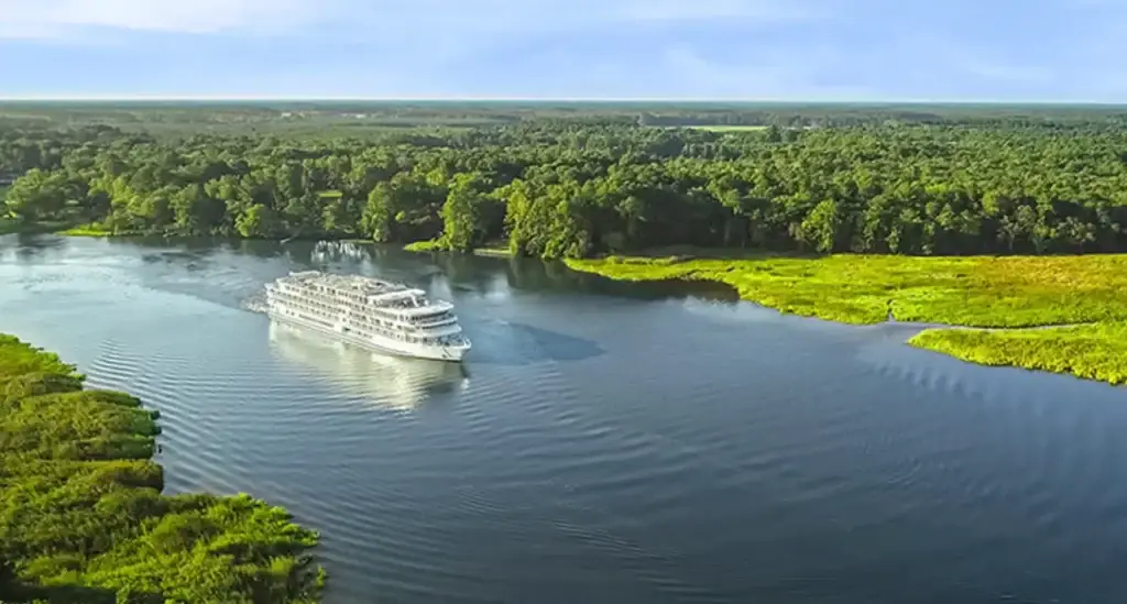 Photo analyzing the average Columbia River cruise cost for multi deck riverboat voyages