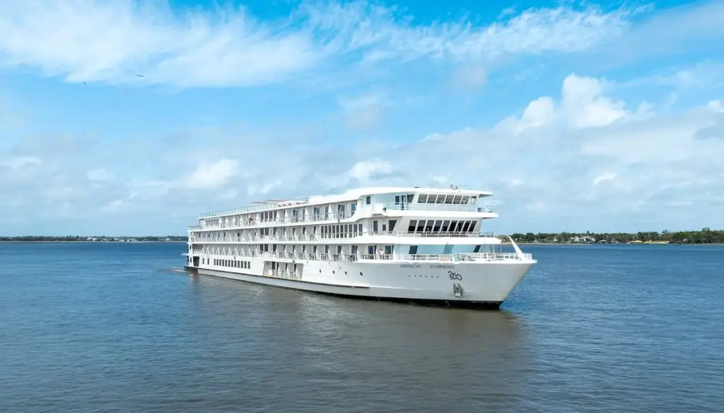 Photo-of-American-Symphony-ship-on-river-offer-scenic-cruises-without-passport