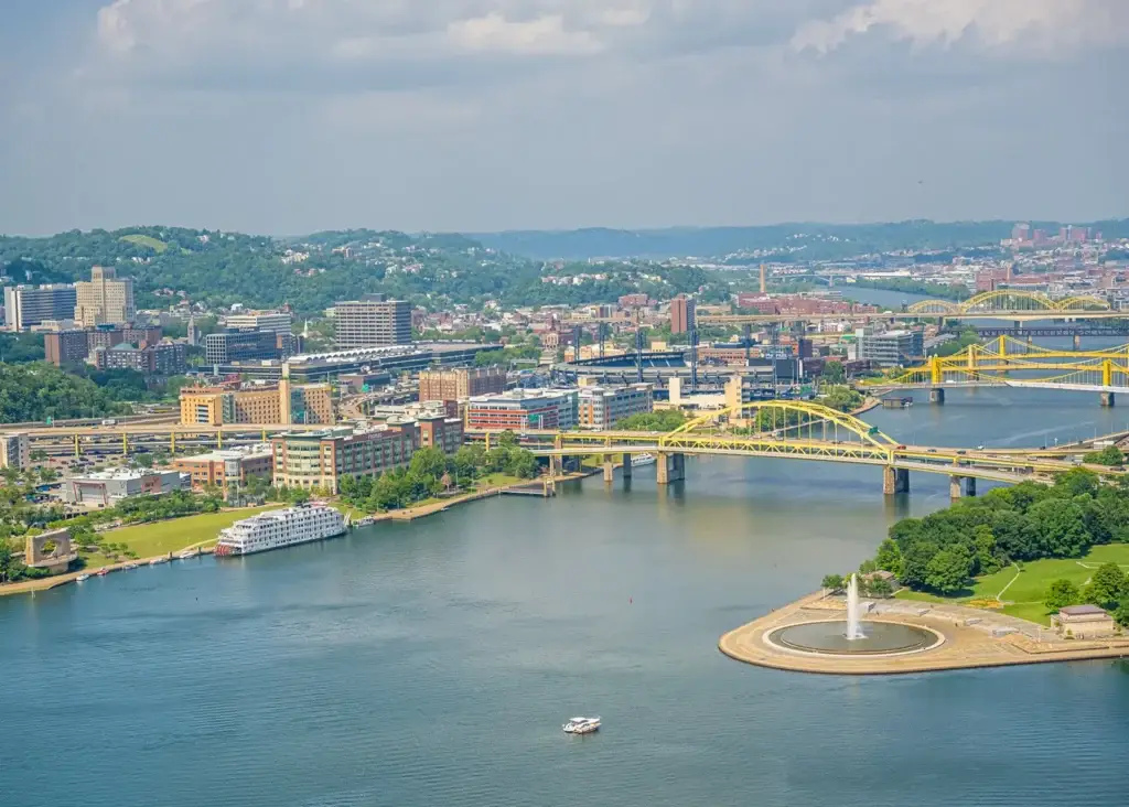 Photo American Cruise Lines ship docked in Pittsburgh along Ohio River cruise aerial view